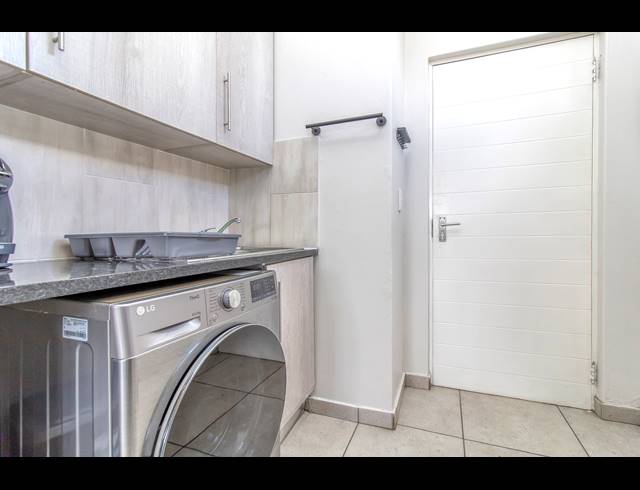 1 BEDROOM APARTMENT TO LET IN FERNDALE